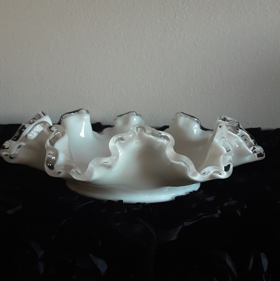 FENTON SILVER CREST 8" RUFFLED BOWL - Picture 3 of 3